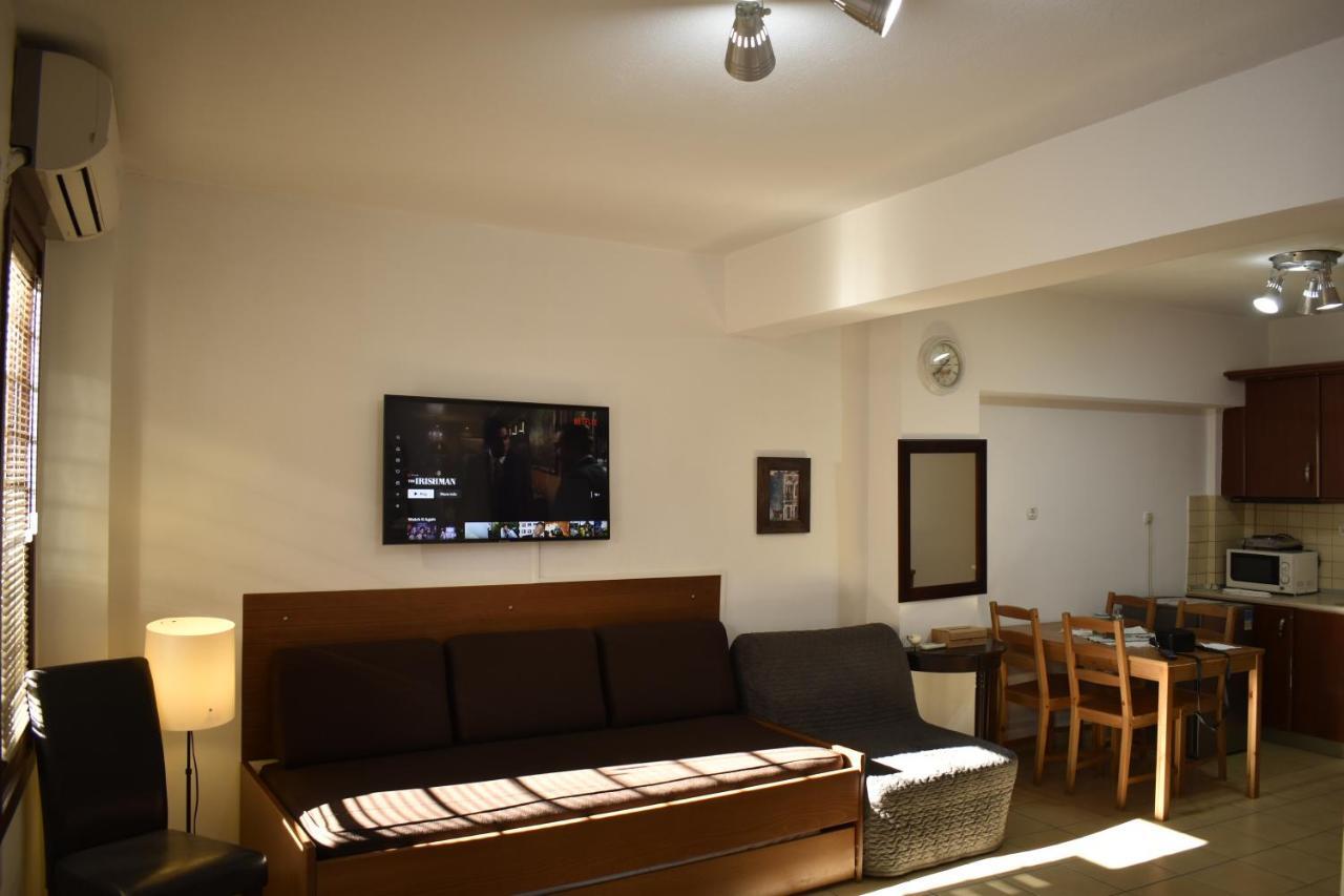Kripis Studio Thessaloníki Luaran gambar