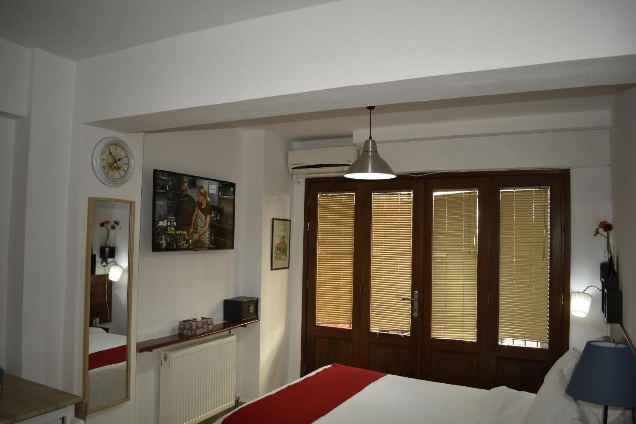 Kripis Studio Thessaloníki Luaran gambar